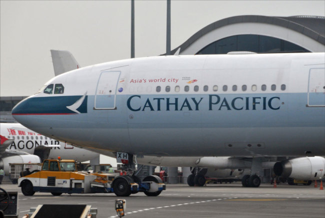 Cathay Pacific suspends.jpg