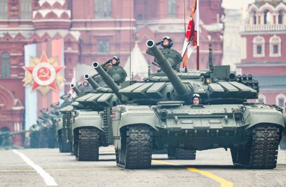 russian tanks (xinhua).jpg