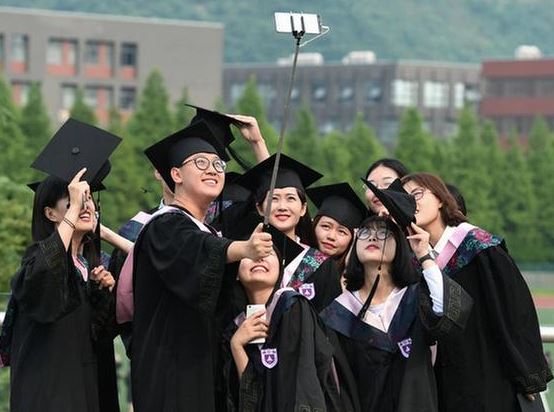 uni students (china daily).jpg