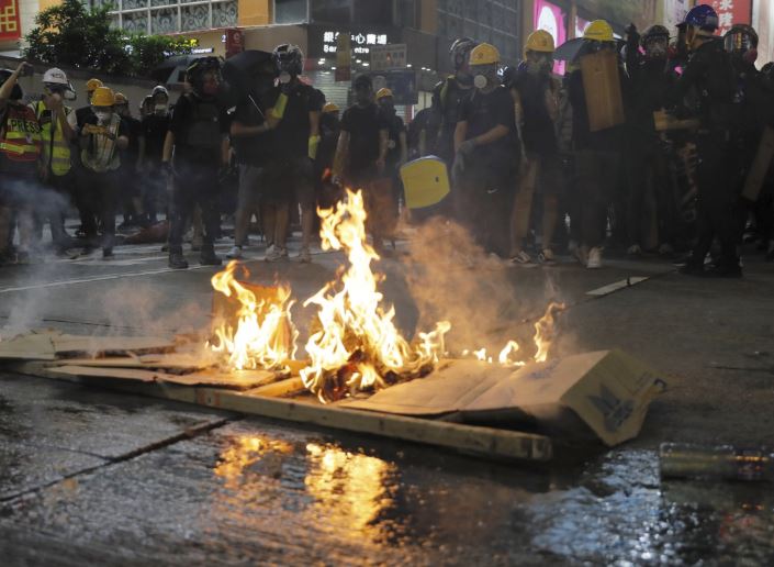 hk riot fire (ap).jpg
