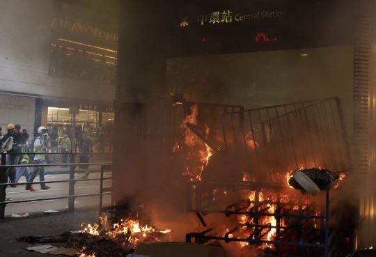 hk riot fire (xinhua).jpg