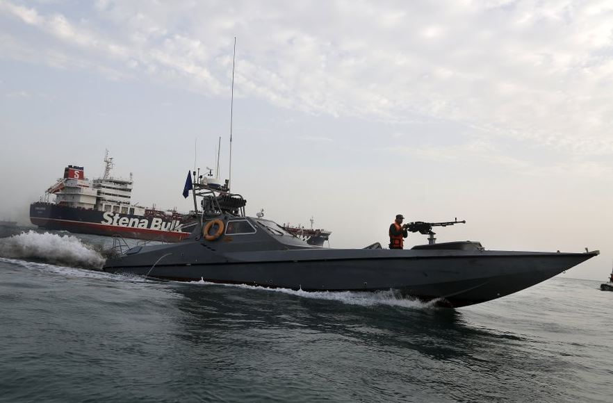 iranian speedboat (ap).jpg