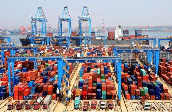 container dock (xinhua).jpg