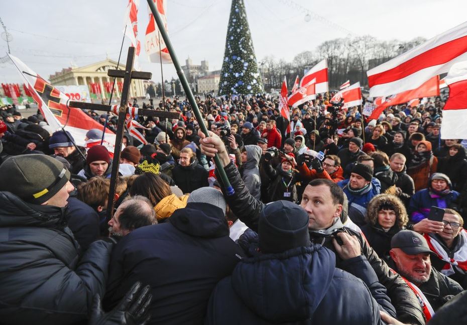 protests belarus (ap).jpg