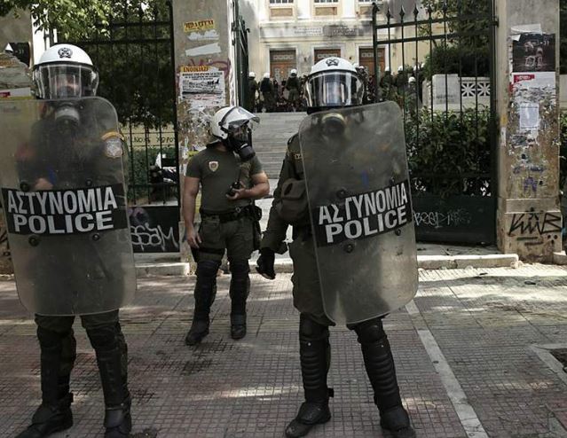 greek cops (afp).jpg