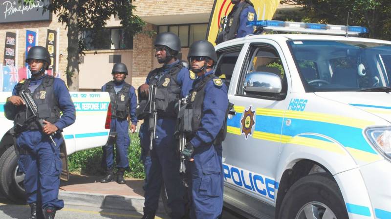 89-south-african-police-arrested-for-flouting-lockdown-orders-1587557549-4947.jpg