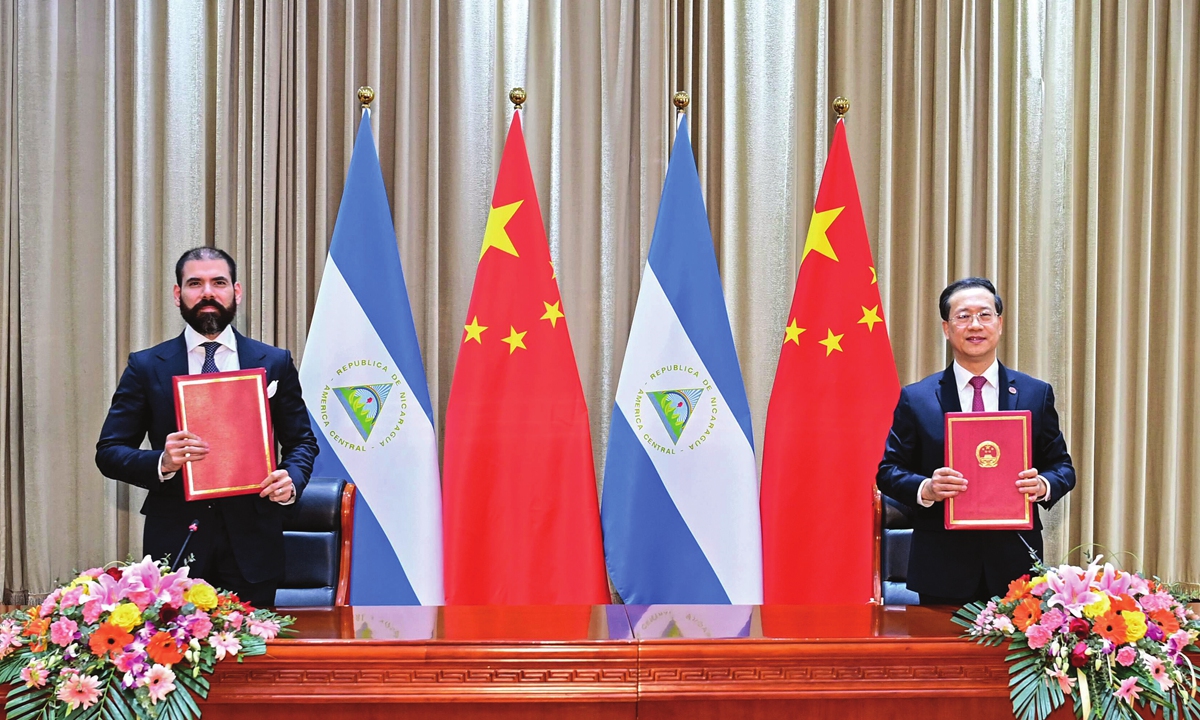 China's Vice Foreign Minister Ma Zhaoxu (right) and Laureano Ortega, the representative of the Nicaraguan government, display a joint communiqué to resume diplomatic ties between the two countries in North China's Tianjin on December 10, 2021. Photo: Xinhua