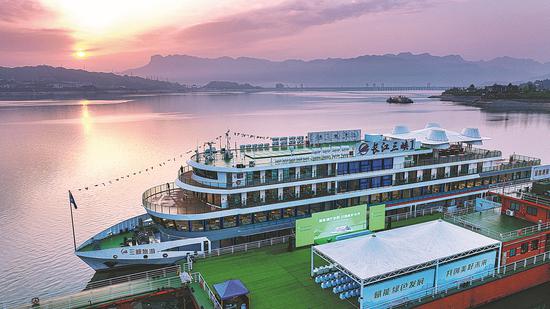 The Yangtze River Three Gorges 1, the world's largest electric cruise ship, which was built by China, waits to set out on its maiden voyage in Yichang, Hubei province, on Tuesday. (Photo by Shao Yong/for China Daily)