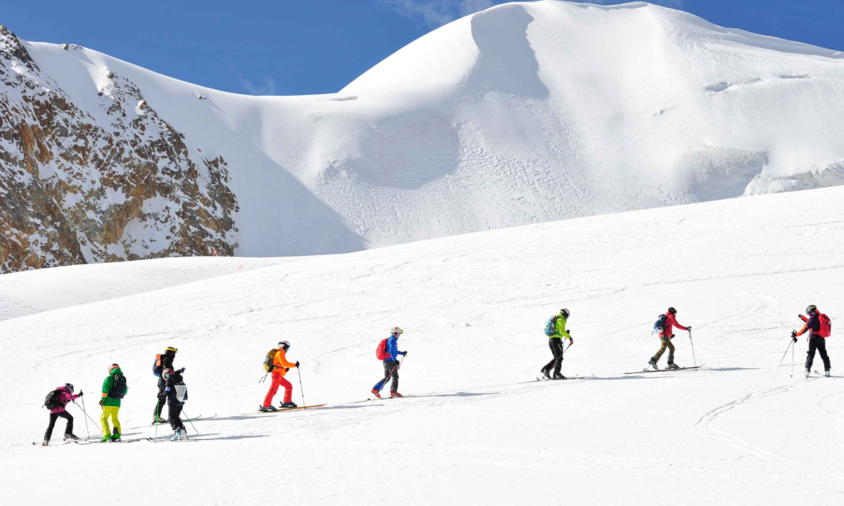 Climbers take part in skiing training in Lhasa, Southwest China's Zizang Autonomous Region on October 15, 2019. Photo: VCG