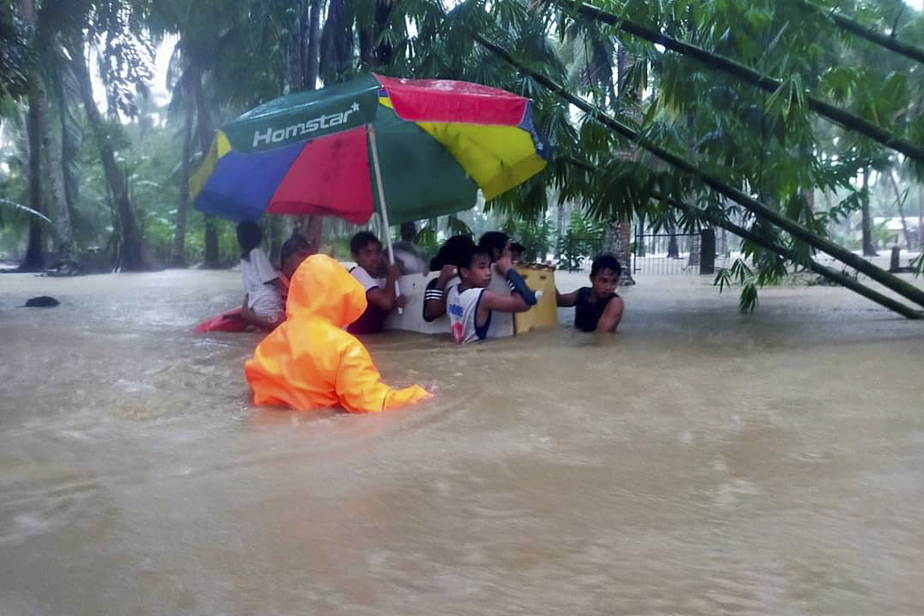 Rescuers use an old refrigerator to evacuate residents from floods caused by Tropical Storm Nalgae, Leyte province, the Philippines, October 28, 2022. /CFP