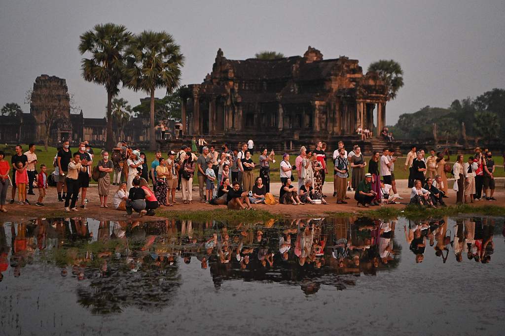 Tourists gather to watch the sun rise over the Angkor Wat temple complex, in Siem Reap province, Cambodia, April 8, 2022. /CFP