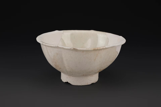 The photo shows a whiteware artifact from a porcelain kiln site that dates back to the Western Xia Dynasty (1038-1227), in Helan Mountain, northwest China's Ningxia Hui Autonomous Region. (Provided by the institute of archaeological research of Ningxia Hui Autonomous Region)