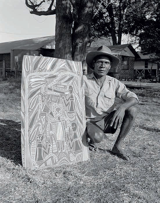 Aboriginal painter David Malangi and his bark painting [Photo courtesy of Australia's National Museum and the Australian Embassy in Beijing]
