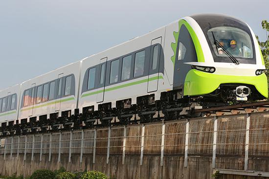 China's first self-developed 160 kilometer-an-hour magnetic levitation train, made by CRRC Zhuzhou Locomotive Co Ltd, undergoes a test in Hunan Province. (Photo by Liang Chao/for China Daily)