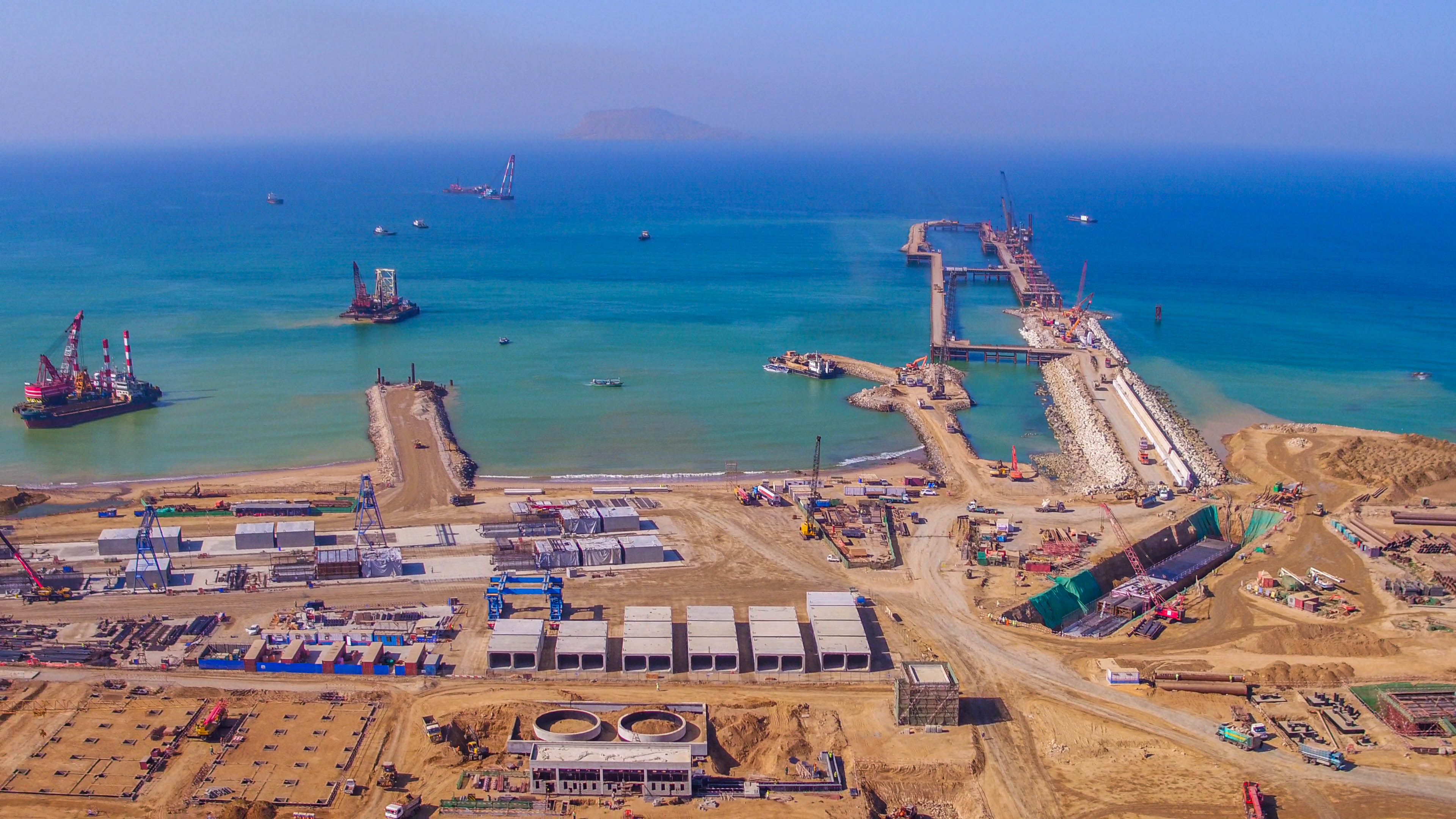 The photo shows Hub coal-fired power plant project that is under construction in Pakistan’s southwestern province of Balochistan. [Photo courtesy of State Power Investment Corporation]