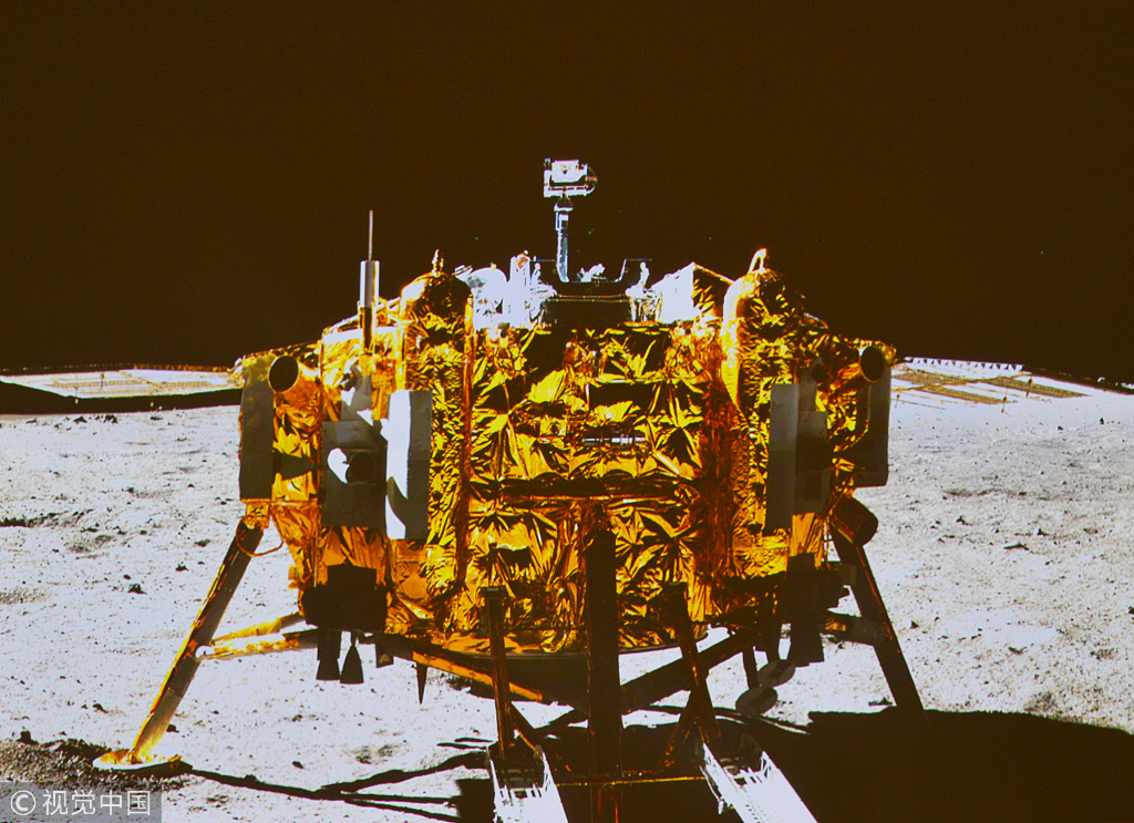 The photo of the Chang'e-3 moon lander taken by the camera on the Yutu moon rover on December 15, 2013 [File photo: VCG]