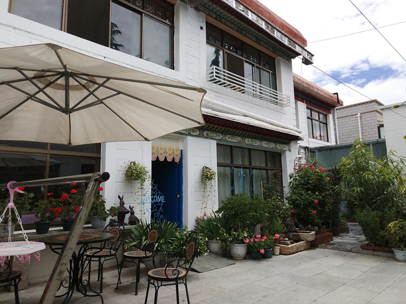 Lantian's two-storey Sweet Home in Lhasa [Photo: China Plus/Wang Lei]