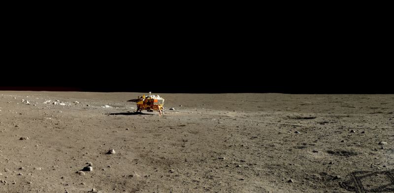 Photo provided by National Astronomical Observatory of the Chinese Academy of Sciences shows a high-resolution image of the lunar surface. The image was captured by the Chang'e 3 and Yutu rover. [File photo: Xinhua]