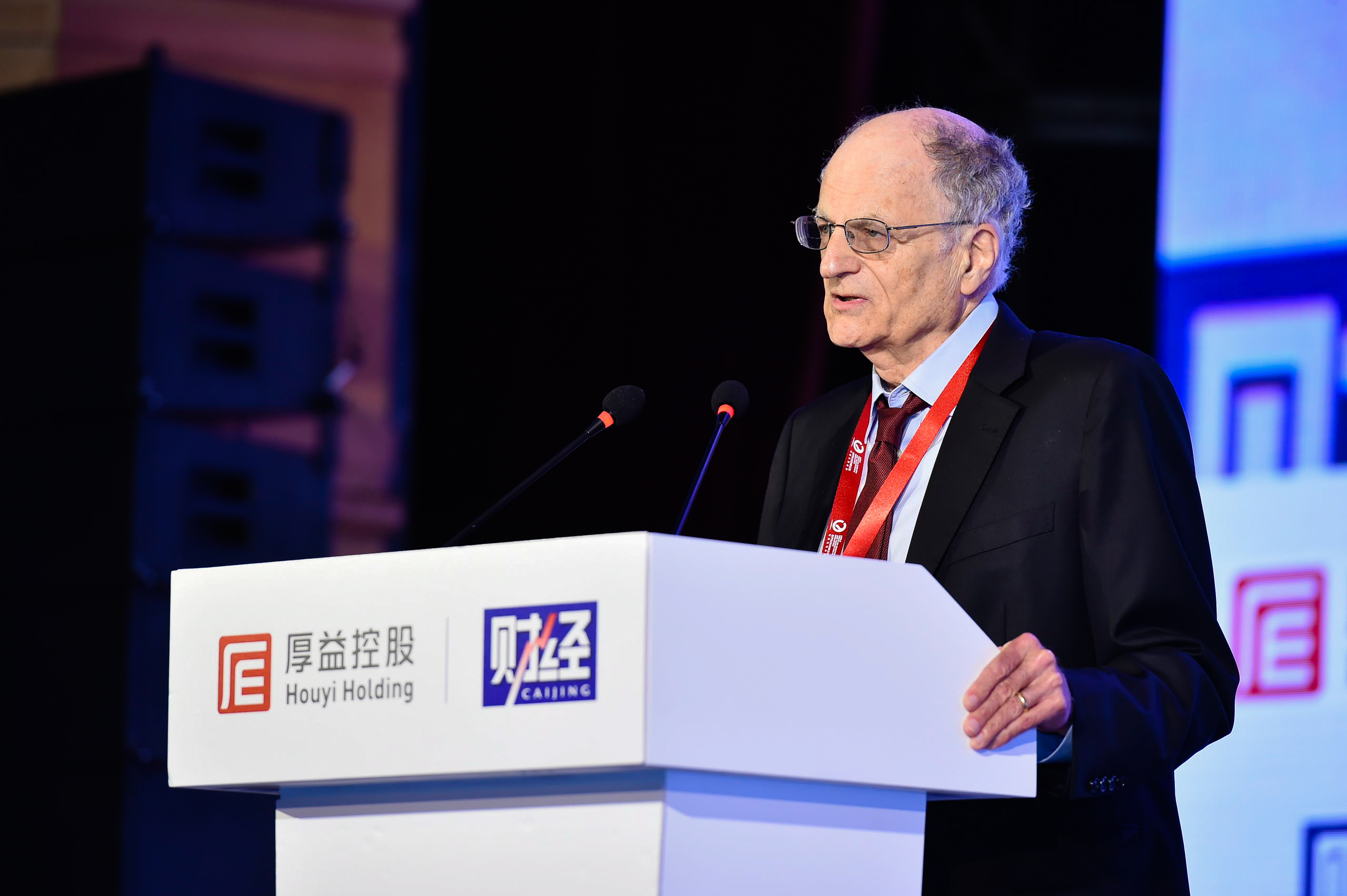 Thomas J. Sargent, winner of the 2011 Nobel Prize in Economics, speaks at the 2018 World Forum on Scientific and Technological Innovation in Beijing, Aug. 11, 2018. [Photo courtesy of the 2018 World Forum on Scientific and Technological Innovation]