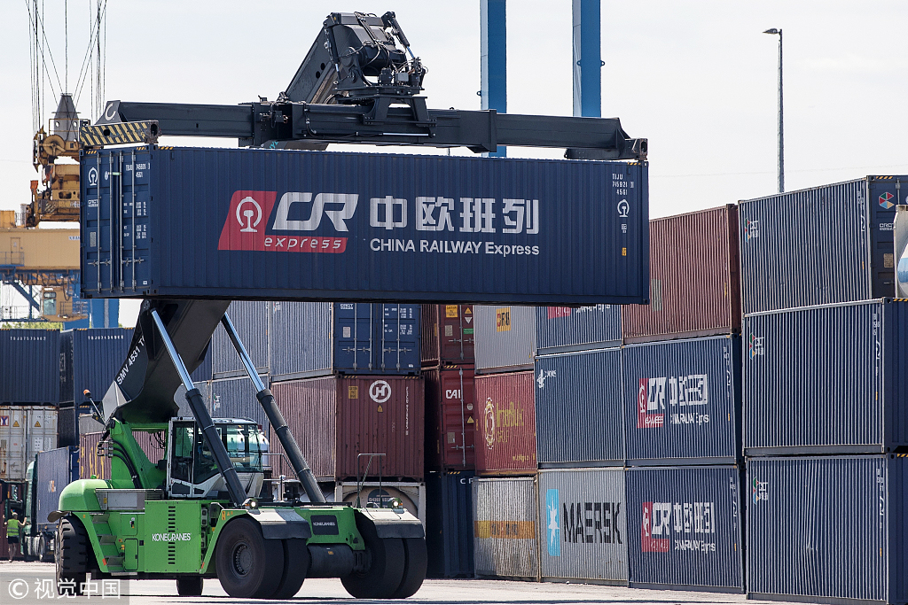 Containers from China are carried at terminal in the Duisburg port on July 16, 2018 in Duisburg, Germany. [Photo: VCG]