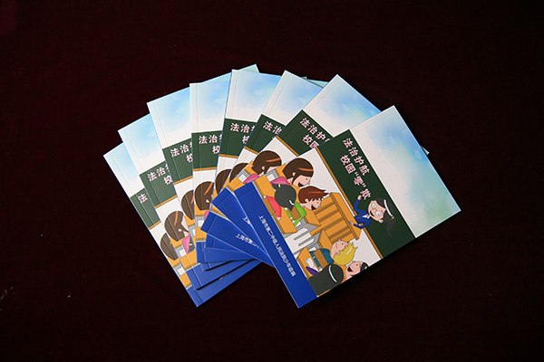 Brochures on preventing campus bullying issued by the Shanghai High People's Court. [Photo: thepaper.cn]