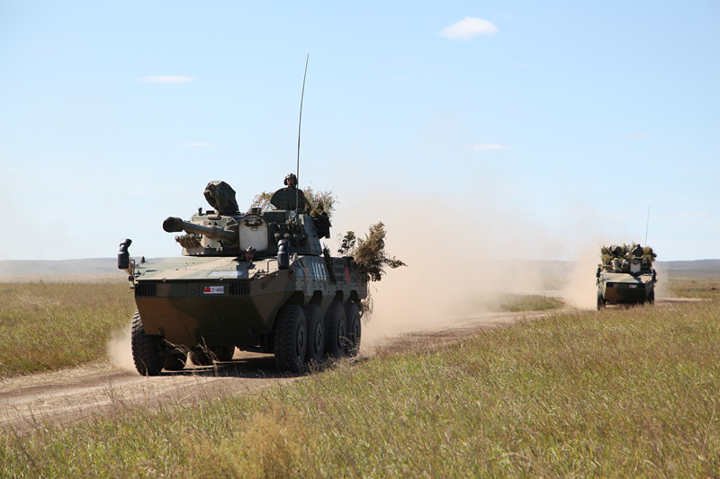Chinese armed vehicles maneuver at the Tsugol training range in Russia's Trans-Baikal region. About 3,200 Chinese troops attended the "Vostok-2018" strategic drills. [Photo: chinadaily.com.cn/Pan Mengqi]