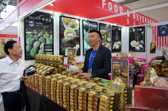 A stand displaying dried-durian products at the 15th China-ASEAN Expo. [Photo by Wang Zhuangfei/China Daily]