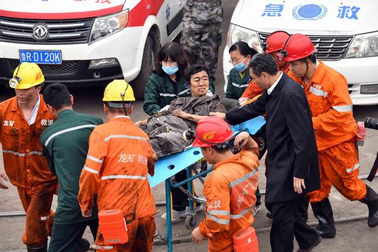 Emergency personnel surround a dazed worker as he is rescued from a coal mine accident in East China's Shandong province on Oct 21, 2018. [Photo: Xinhua]
