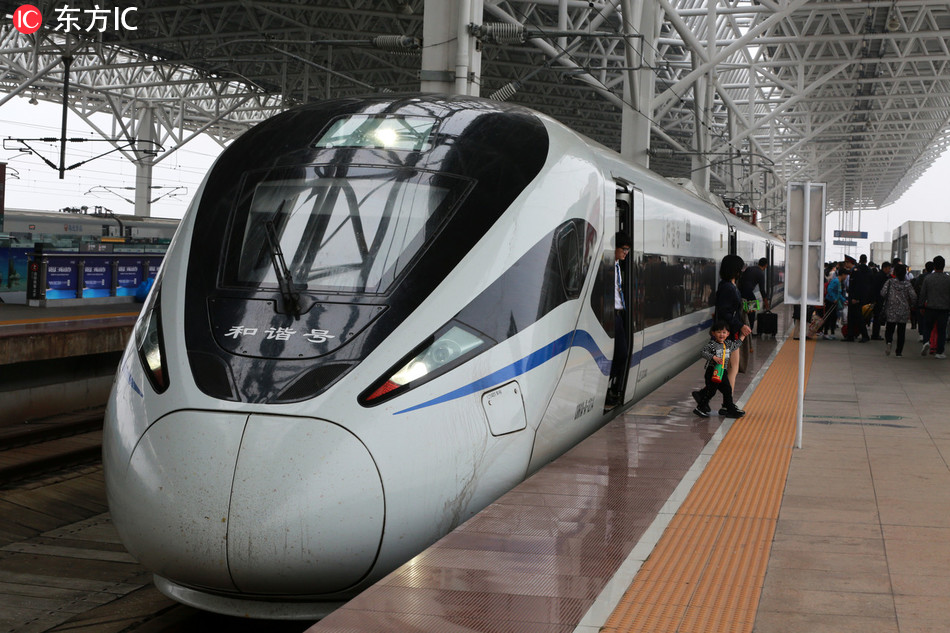 An island-looping high-speed train in Haikou, capital of Hainan Province. [File Photo: IC]