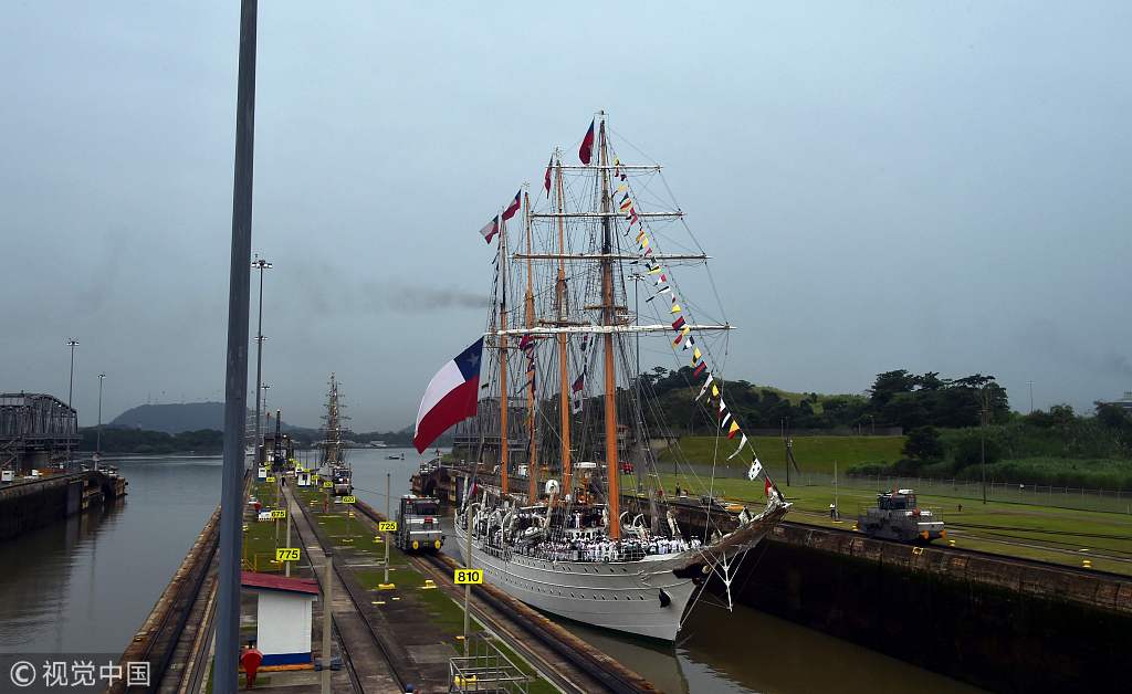 Ships are seen at Miraflores Lock in the Panama Canal in Panama City. [Photo:VCG]