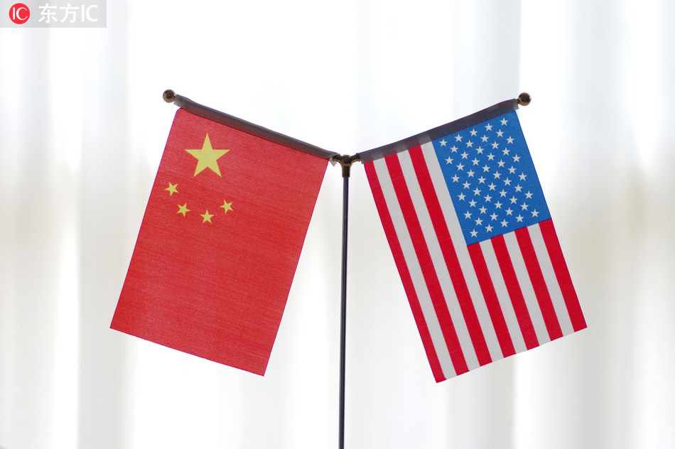 National flags of China and America. [Photo:IC]