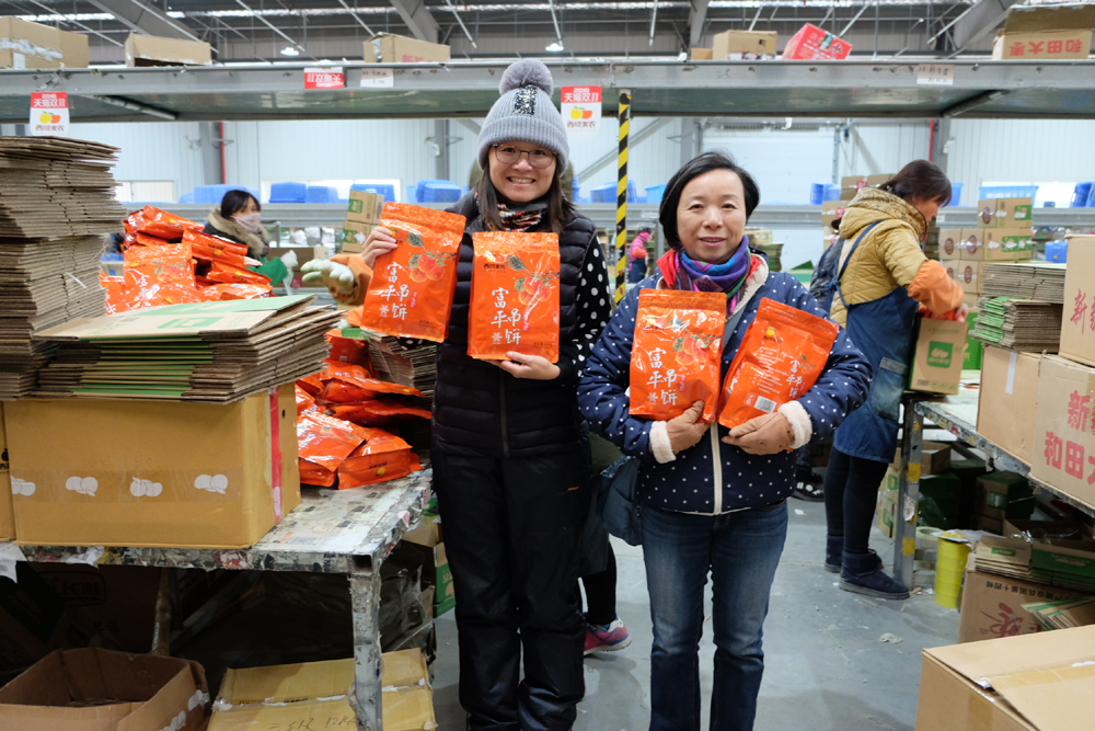 The 50 billionth parcel delivered in China this year is from an e-commerce seller at an industrial park in Wugong County, Shaanxi Province, to a university student in Beijing. [Photo: IC]