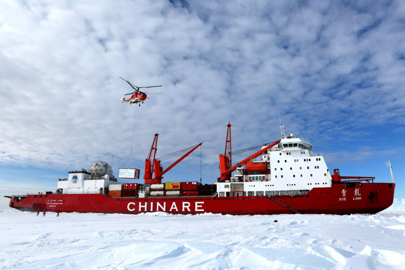 Members of the research team use the helicopter to unload cargo at the roadstead off the Zhongshan station in Antarctica, Dec. 1, 2018. China's research icebreaker Xuelong arrived at the roadstead off the Zhongshan station in Antarctica on Saturday. Unloading work has been carried out. Xuelong carrying a research team set sail from Shanghai on Nov. 2, beginning the country's 35th Antarctic expedition. [Photo: Xinhua/Liu Shiping]