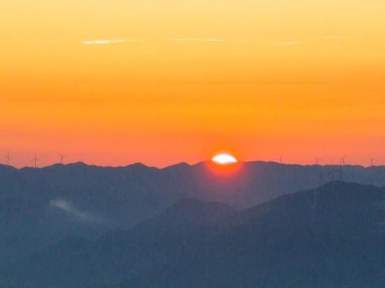 Scenery of sunrise at Xuefeng Mountain national forest park in China's Hunan