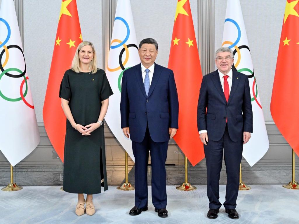 Xi meets with IOC President Coventry, Honorary President for Life Bach