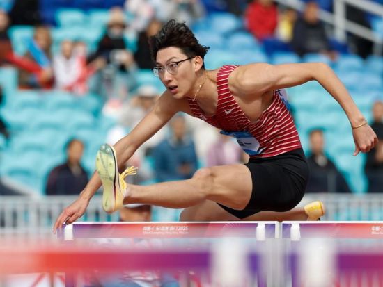 China's 15th National Games: men's 110m hurdles heat of athletics