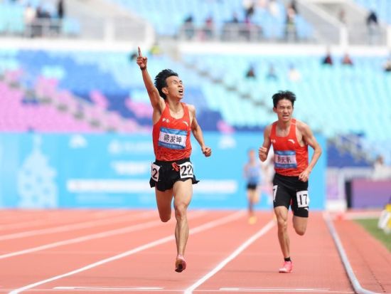 In pics: men's 10000m final of athletics at China's 15th National Games