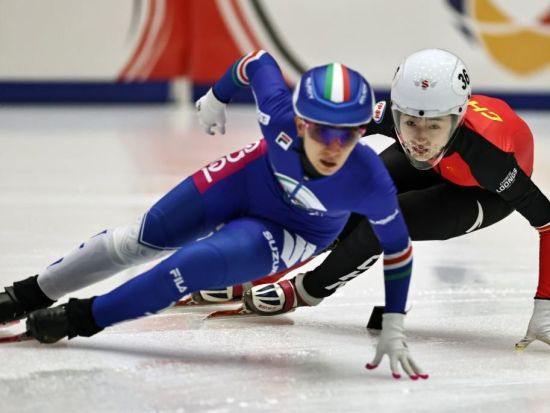 Highlights of ISU Short Track World Tour #3 speed skating event