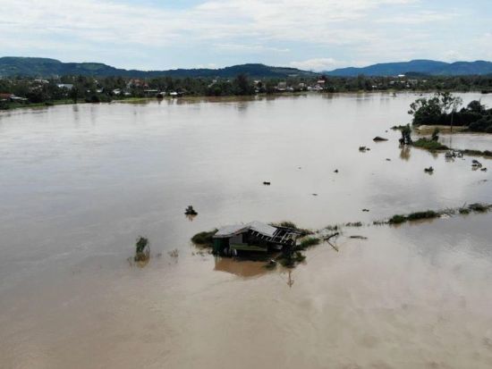Death toll from flooding in central Vietnam climbs to 72