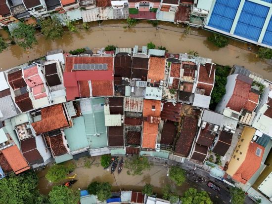 Vietnam flood death toll rises to 90: environment ministry