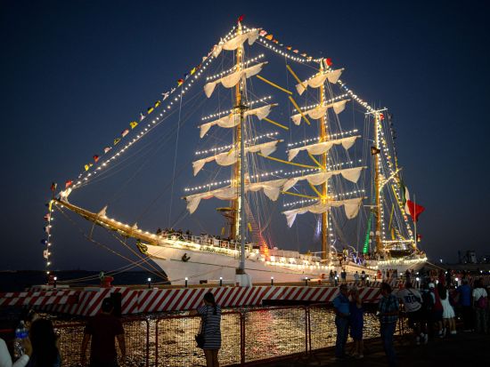 Mexico training ship that hit Brooklyn Bridge returns home