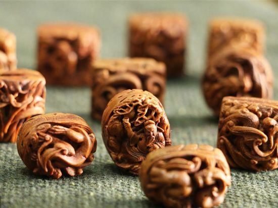 Trending in China | Peach pit carving