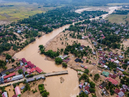 Flash floods, landslides leave 174 dead, 79 missing in Indonesia