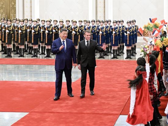 Xi holds talks with Macron, calling for expanded cooperation in multiple areas