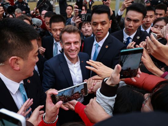 Chinese netizens buzz over Macron's enthusiastic interaction with students; French president receiving greeting reminiscent of rock star: media