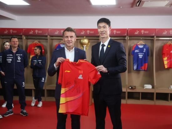 Macron meets with Chinese, French table tennis players participating ITTF Mixed Team World Cup in Chengdu