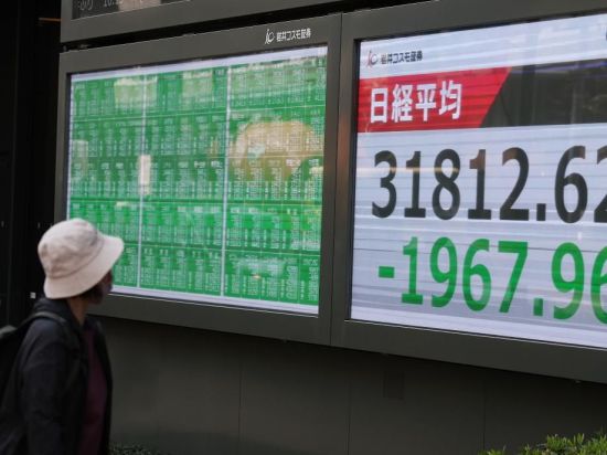 Tokyo stocks end slightly higher amid directionless trading