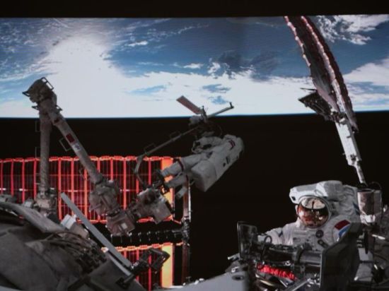 Shenzhou-21 astronauts complete first series of extravehicular activities