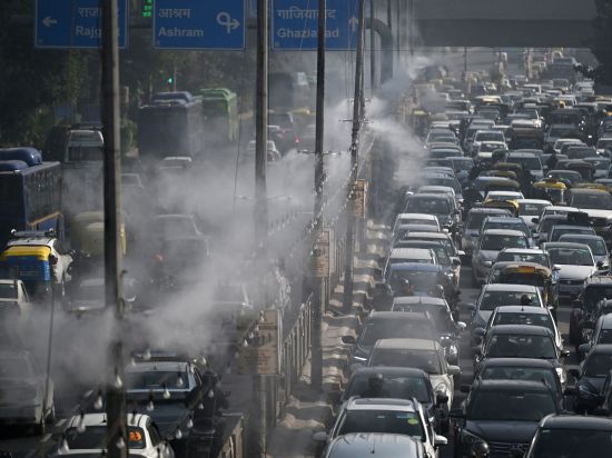 Delhi's air turns hazardous as thick smog engulfs city