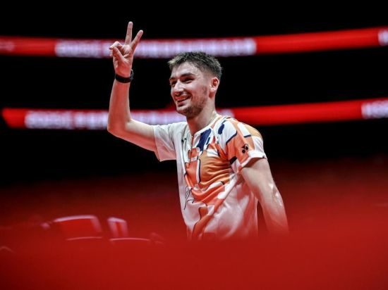 An claims record-tying 11th title, Popov upsets Shi at BWF World Tour Finals